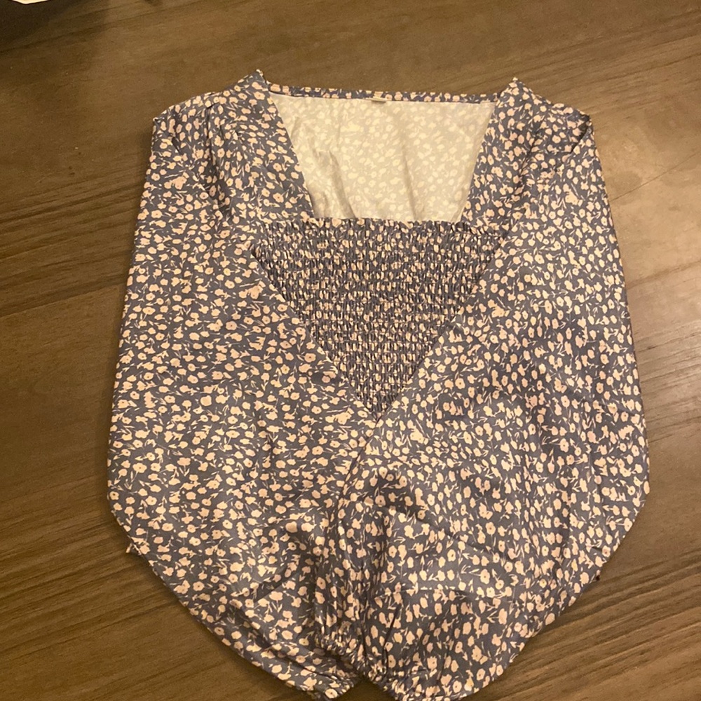 Small cropped shirt